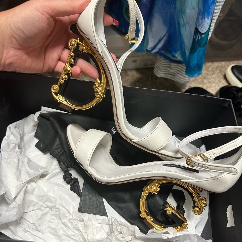 NWT white Dolce Heels